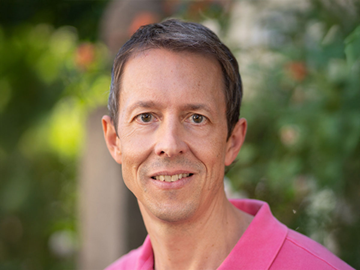 portrait picture of henrik kaessmann