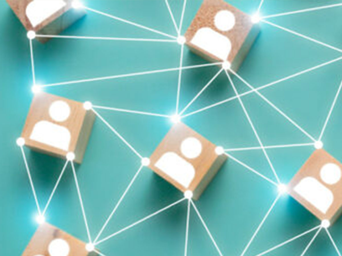 Illustration of a robot connected to humans, symbolic image for network
